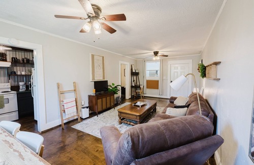 Fort Payne Apartment | Industrial Apartment #4 Queen Studio