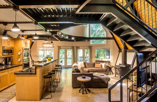 Glacier House | Industrial Chic Mountain Chalet near Mt Baker!