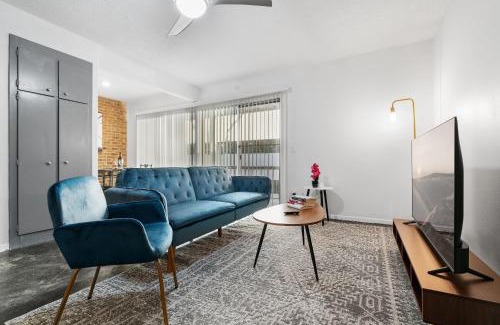 Bouldin Apartment | Industrial Oasis Perfect Location Free Pkg