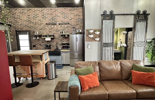 South Country Club Manor Apartment | Industrial Style Downtown Casita with Backyard. Pet Friendly!