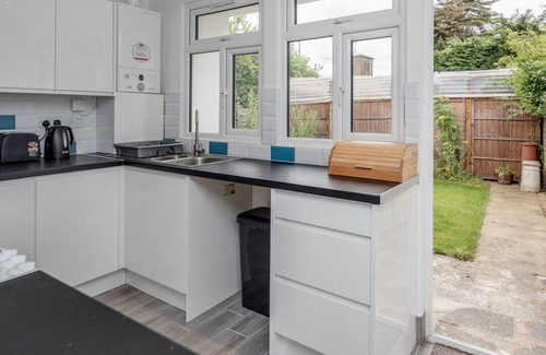 Hatch Lane House | Industrial Styled 3-Bed 2 Bath Home London-Chingford/Enfield