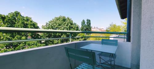 Saint-Priest Apartment | Indy Appart - T2 moderne - Clim - Parking - Balcon vue - Calme Propre