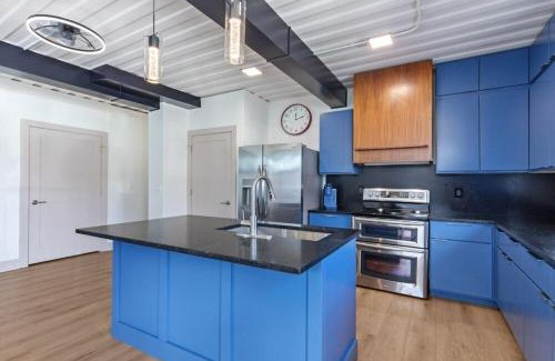Babe Denny House | Indy Stadium Villa 711 L