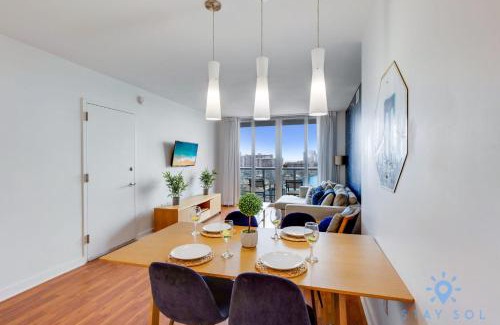 Hallandale Beach Apartment | Infinite View Balcony - Amazing Pool - Gym