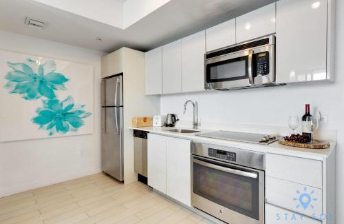 Hallandale Beach Apartment | Infinite View Balcony - Amazing Pool - Gym