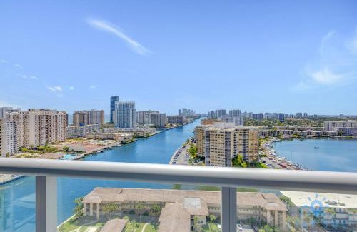 Hallandale Beach Apartment | Infinite View Balcony - Amazing Pool - Gym