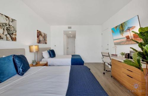 Hallandale Beach House | Infinite Views Amazing Pool Gym