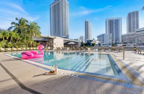 Hallandale Beach House | Infinite Views Amazing Pool Gym