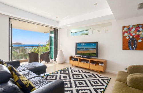 Terrigal House | Infinity #4 - 4/18-20 The Scenic Highway, Terrigal