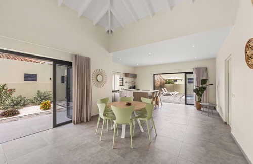 Steenrijk Villa | Infinity Blue Villa with private pool, Mambo Beach Curacao
