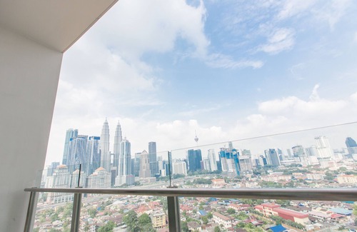 Kuala Lumpur City Centre Apartment | Infinity pool amazing city view + KLCC shuttlebus