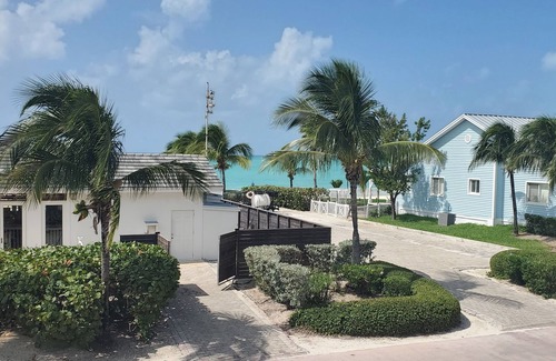 Alice Town House | Infinity Poolside - Two story Oceanview 3 Bedrooms/3 Baths