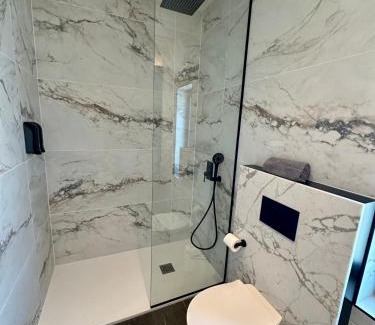 Maroni House | Infinity Residences