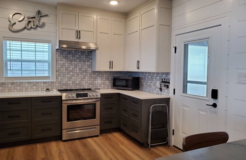 Dardanelle House | Informality and Privacy for families, couples, and individuals.