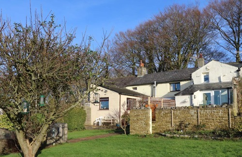 Ingleton Cottage | Ingleton - 2 Bed Cottage - Sleeps 4 - Pet Friendly