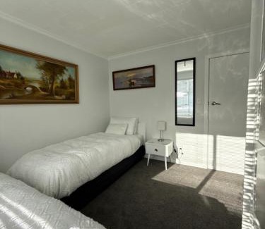 Rewa Bed & Breakfast | Inglewood shared Home BNB