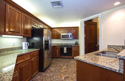 Old Naples Apartment | Ingram Building 5th Avenue South #305