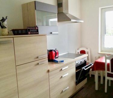 Thiede Apartment | Ingrids Ferienwohnung mit Balkon in Thiede nähe See