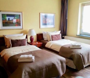 Thiede Apartment | Ingrids Ferienwohnung mit Balkon in Thiede nähe See