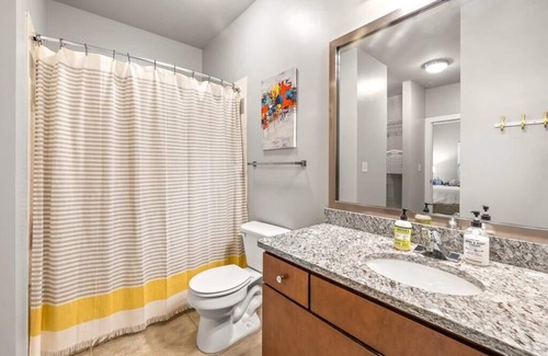 Inman Park Apartment | Inman Park 2 BR - Walk to everything! Pool & Gym
