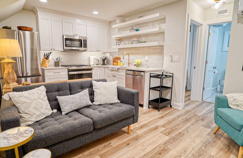 Inman Park Cottage | Inman Park Walkable to Krog Street Market, The Beltline, and Ponce City Market