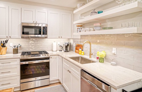 Inman Park Cottage | Inman Park Walkable to Krog Street Market, The Beltline, and Ponce City Market
