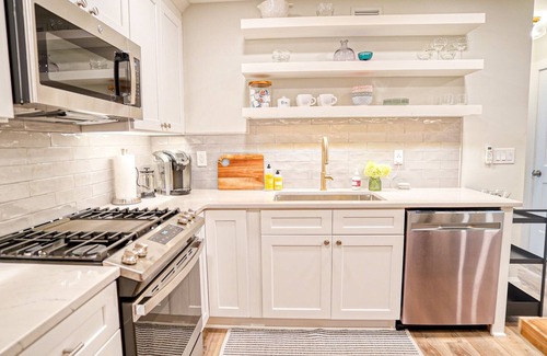 Inman Park Cottage | Inman Park Walkable to Krog Street Market, The Beltline, and Ponce City Market