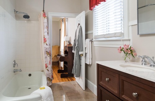Locust Dale Bed & Breakfast | Inn and Tavern at Meander