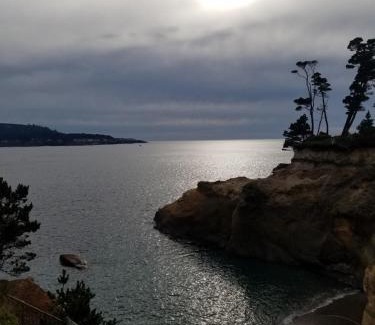 Depoe Bay Hotel | Inn at Arch Rock
