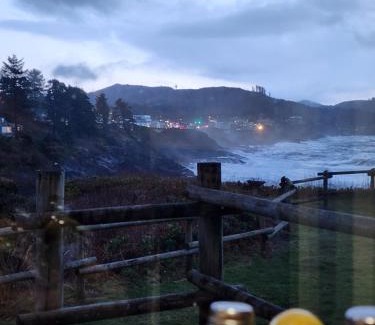 Depoe Bay Hotel | Inn at Arch Rock