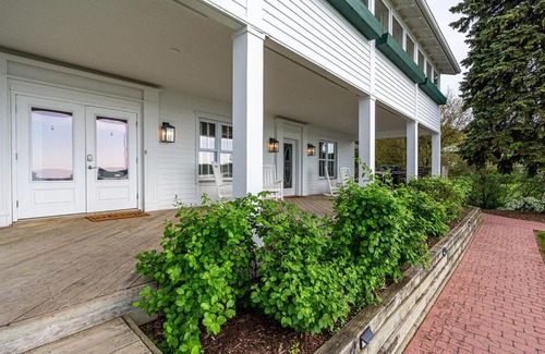 Beulah House | Inn at Beulah Beach on Crystal Lake