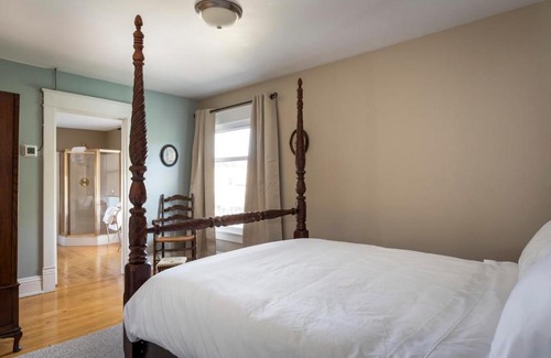 Beulah House | Inn at Beulah Beach on Crystal Lake