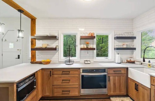 Batesville Cabin | Inn at the Woods: Updated Cabin w/Mountain Views
