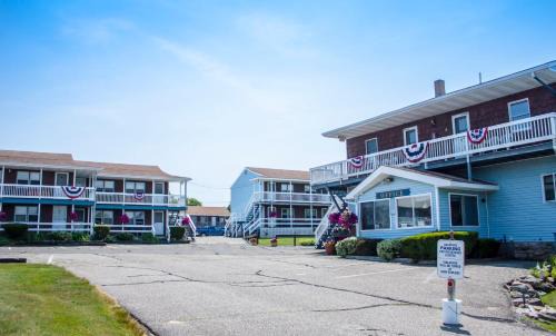York Beach Hotel | Inn Between the Beaches & Villager