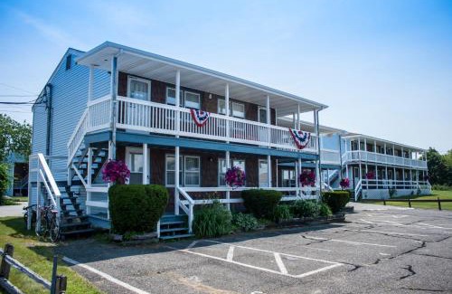 York Beach Hotel | Inn Between the Beaches & Villager