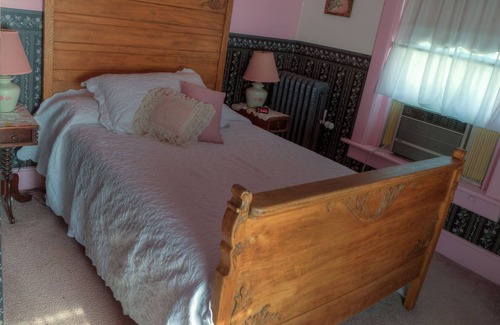 Allerton Bed & Breakfast | Inn of the Six-Toed Cat