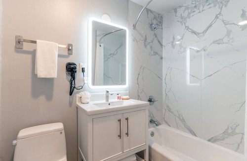Pacific Heights Hotel | Inn on Broadway