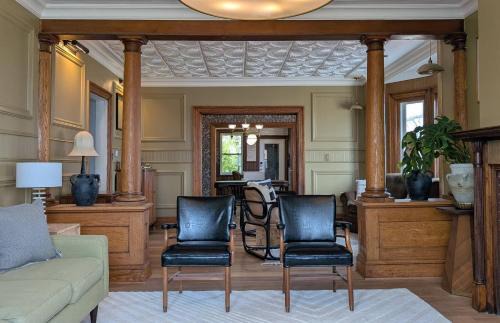 South Main Street Apartment | Inn on Main - Downtown Penthouse