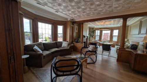 South Main Street Apartment | Inn on Main - Downtown Penthouse