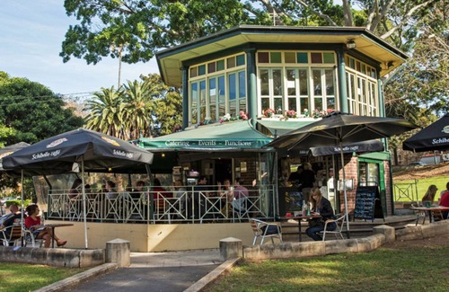 Darlinghurst Apartment | Inner-City apartment minutes walk to dining hubs