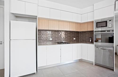 Marrickville Apartment | Inner West 1BR & Balcony - Mins to CBD