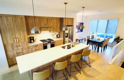 Parkhill-Stanley Park House | Innercity Luxury 3BR House with AC/garage near Stampede/Saddledome/BMO/MNP