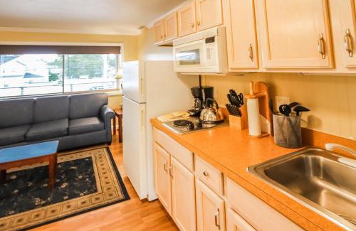 Falmouth Heights Apartment | InnSeason Resorts Captain's Quarters