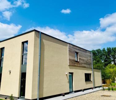 Hasselt House | Inova Guesthouse - Comfortkamer met eigen badkamer, inclusief gedeelde voorzieningen