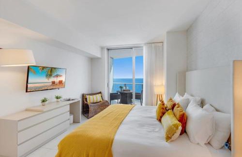 Hollywood South Central Beach Apartment | Insane Ocean View Balcony Beachfront Condo Pool