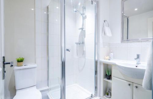 Hemel Hempstead Apartment | InSpires House Contractors, families, Wifi, Free Parking Town Centre