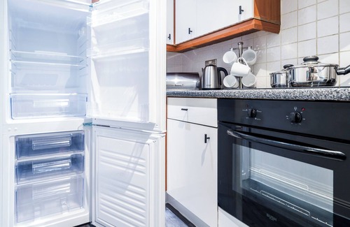 Hemel Hempstead Apartment | InSpires House For Contractors, Families, Relocators, Free Parking