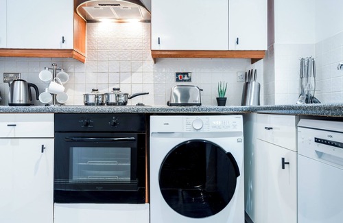 Hemel Hempstead Apartment | InSpires House For Contractors, Families, Relocators, Free Parking