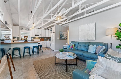 Santa Rosa Beach House | Insta-worthy house on 30A-steps to beach! 6 seat cart and 4 bikes INCLUDED!