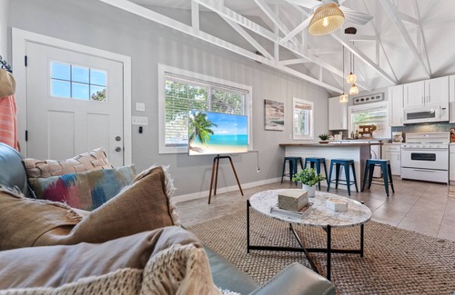Santa Rosa Beach House | Insta-worthy house on 30A-steps to beach! 6 seat cart and 4 bikes INCLUDED!